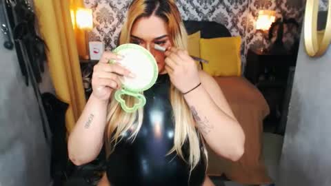 valentinadom95 online show from March 5, 2025, 2:57 am