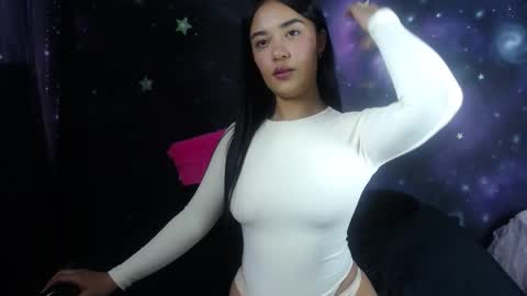 valentinarojass_ online show from February 11, 2026, 1:49 pm