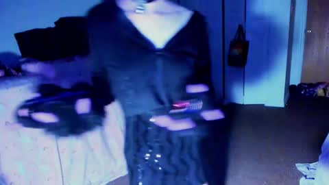 Tina Bates online show from September 15, 2025, 12:32 am