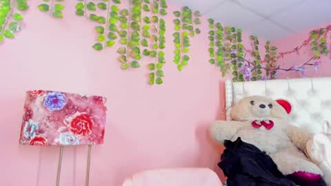 Snapshot of valentinee_xo chatting on June 16, 2026, 12:46 am valentinee_xo online show from June 16, 2026, 12:46 am