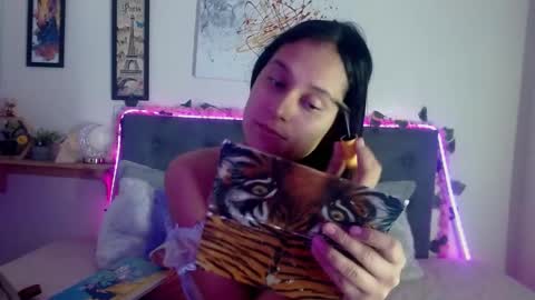 V A L E N T I N I online show from November 9, 2025, 8:07 pm