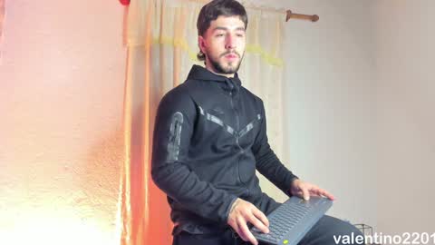 Snapshot of valentino2201 chatting on December 21, 2024, 12:53 am valentino online show from December 21, 2024, 12:53 am