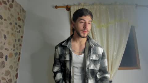 Snapshot of valentino2201 chatting on January 9, 2025, 12:35 am valentino online show from January 9, 2025, 12:35 am