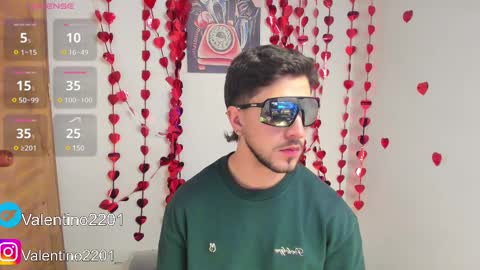 Snapshot of valentino2201 chatting on February 22, 2025, 1:44 am valentino online show from February 22, 2025, 1:44 am