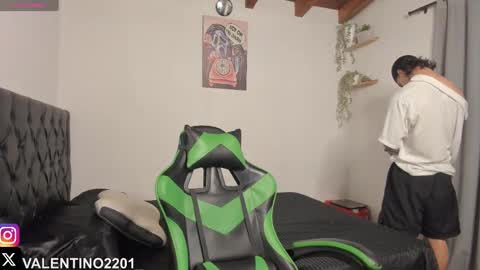 Snapshot of valentino2201 chatting on October 2, 2025, 11:34 pm valentino online show from October 2, 2025, 11:34 pm