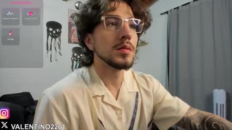 Snapshot of valentino2201 chatting on October 31, 2025, 2:34 am valentino online show from October 31, 2025, 2:34 am