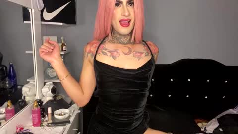 valentino_bs online show from February 5, 2026, 4:55 pm