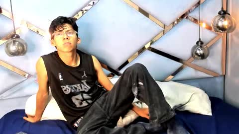 valentino lux online show from December 1, 2025, 11:26 am