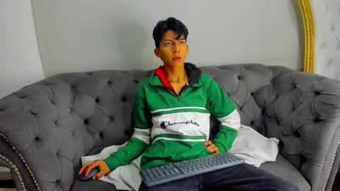 valentino lux online show from December 2, 2025, 11:26 am