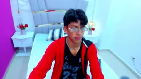 valentino lux online show from December 4, 2025, 11:52 am