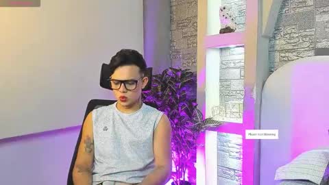 valentino_moretti online show from December 2, 2025, 12:54 pm