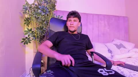 VALENTINO online show from February 27, 2026, 12:38 pm