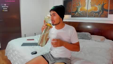 Snapshot of valentinos_ chatting on September 26, 2025, 8:46 pm Valentinos online show from September 26, 2025, 8:46 pm