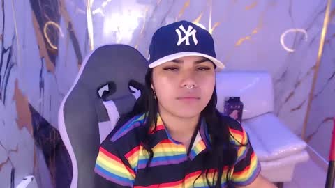 valeri_harpers4 online show from September 17, 2025, 12:40 pm