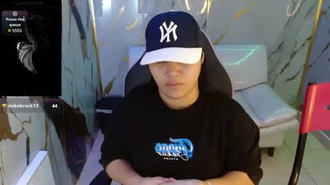 valeri_harpers4 online show from April 22, 2026, 4:59 am