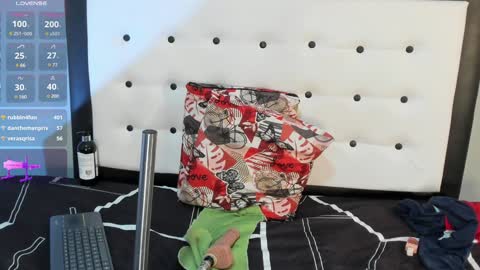 Snapshot of valeri_hurtado chatting on January 18, 2025, 8:52 am Valeria online show from January 18, 2025, 8:52 am