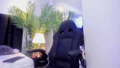 valeri_tafur online show from October 4, 2025, 11:14 pm