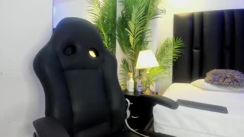 valeri_tafur online show from October 31, 2025, 11:00 am