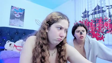 Valeria and Zoe online show from March 10, 2026, 1:38 pm
