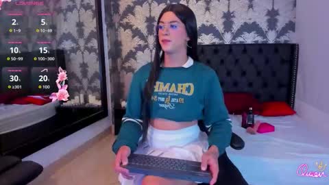 valeria_collin online show from March 4, 2026, 10:27 pm