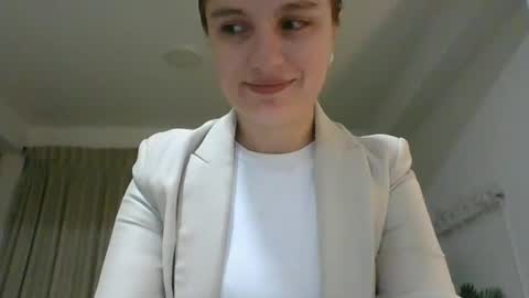 valeriafrannco online show from October 7, 2025, 11:57 pm