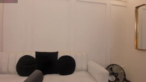 Snapshot of valeriaroldanx chatting on June 20, 2026, 11:35 am Valeria online show from June 20, 2026, 11:35 am
