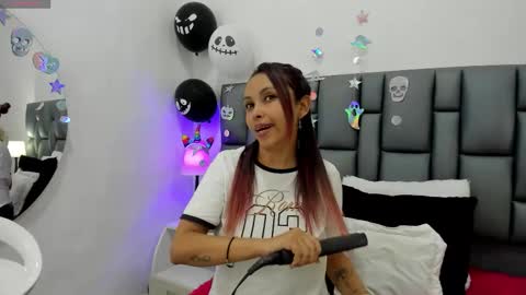 Valeria  online show from October 9, 2025, 1:42 pm