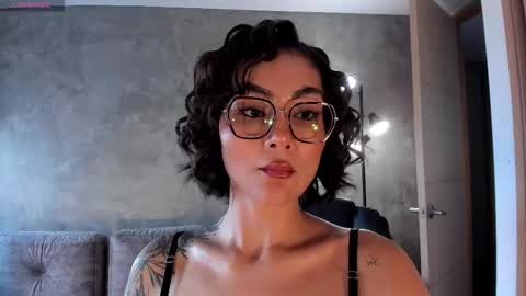  call me Val  online show from November 26, 2025, 2:40 pm