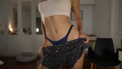 Snapshot of valerieh chatting on October 29, 2025, 2:47 am Valerie online show from October 29, 2025, 2:47 am