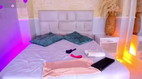 valeriekhaleesi online show from February 16, 2026, 10:06 pm