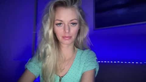 Valerie  online show from October 13, 2025, 8:42 pm