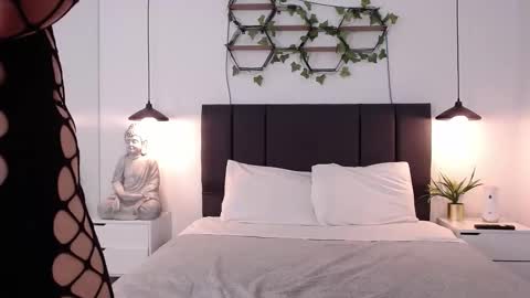 VALERI  online show from February 6, 2025, 7:29 pm