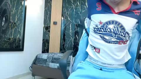 Snapshot of valerihot_1 chatting on June 7, 2026, 2:37 am VALERIO online show from June 7, 2026, 2:37 am