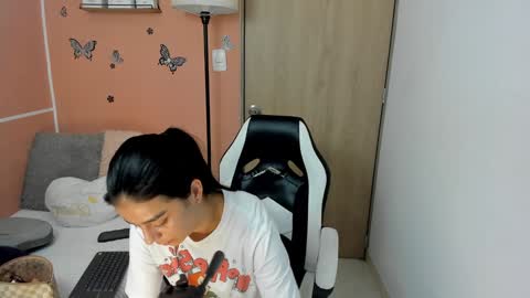 Snapshot of valerihouse chatting on December 16, 2024, 9:09 pm Juli C online show from December 16, 2024, 9:09 pm