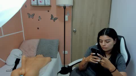 Snapshot of valerihouse chatting on December 23, 2024, 9:08 pm Juli C online show from December 23, 2024, 9:08 pm