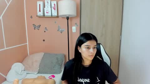 Snapshot of valerihouse chatting on December 24, 2024, 8:16 pm Juli C online show from December 24, 2024, 8:16 pm