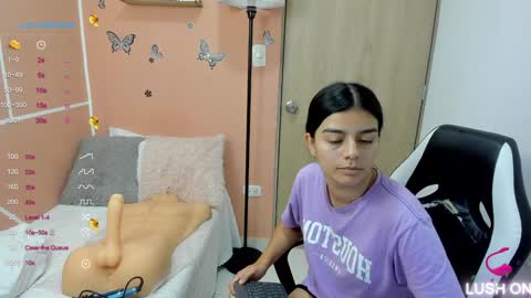 Snapshot of valerihouse chatting on December 31, 2024, 8:34 pm Juli C online show from December 31, 2024, 8:34 pm