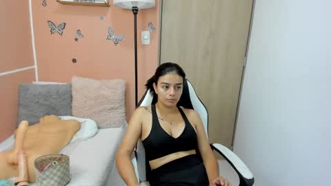 Snapshot of valerihouse chatting on January 13, 2025, 8:58 pm Juli C online show from January 13, 2025, 8:58 pm