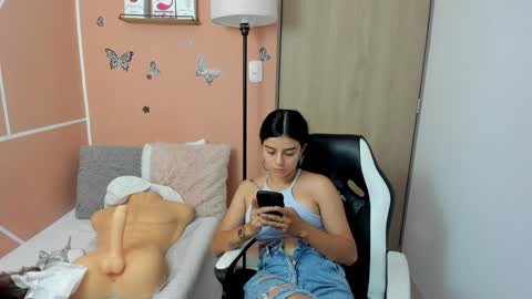 Snapshot of valerihouse chatting on January 17, 2025, 8:33 pm Juli C online show from January 17, 2025, 8:33 pm