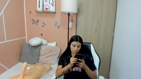 Snapshot of valerihouse chatting on February 1, 2025, 8:26 pm Juli C online show from February 1, 2025, 8:26 pm