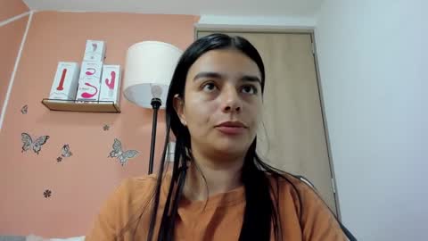 Snapshot of valerihouse chatting on February 3, 2025, 10:11 pm Juli C online show from February 3, 2025, 10:11 pm