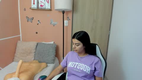 Snapshot of valerihouse chatting on February 8, 2025, 9:15 pm Juli C online show from February 8, 2025, 9:15 pm