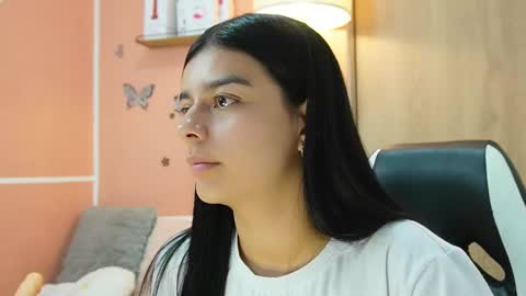 Snapshot of valerihouse chatting on February 24, 2025, 9:31 pm Juli C online show from February 24, 2025, 9:31 pm