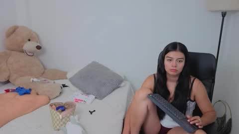 Snapshot of valerihouse chatting on September 11, 2025, 12:44 am Juli C online show from September 11, 2025, 12:44 am