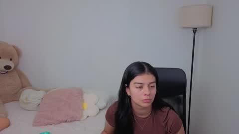 Snapshot of valerihouse chatting on October 3, 2025, 1:02 am Juli C online show from October 3, 2025, 1:02 am