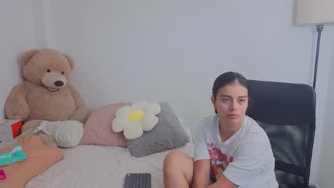 Snapshot of valerihouse chatting on October 10, 2025, 11:48 pm Juli C online show from October 10, 2025, 11:48 pm