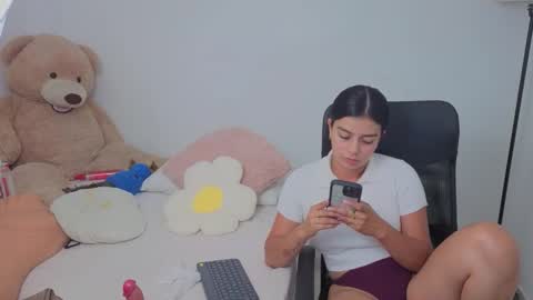 Snapshot of valerihouse chatting on October 18, 2025, 1:08 am Juli C online show from October 18, 2025, 1:08 am