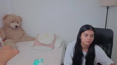 Snapshot of valerihouse chatting on October 21, 2025, 1:28 am Juli C online show from October 21, 2025, 1:28 am