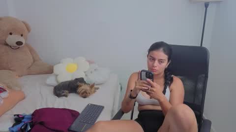 Snapshot of valerihouse chatting on October 22, 2025, 12:44 am Juli C online show from October 22, 2025, 12:44 am