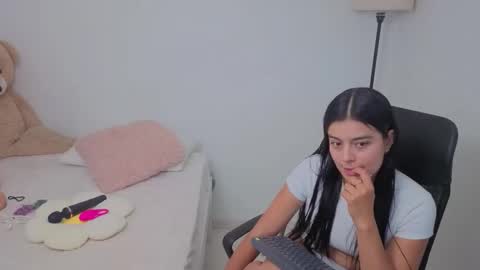 Snapshot of valerihouse chatting on October 25, 2025, 12:29 am Juli C online show from October 25, 2025, 12:29 am